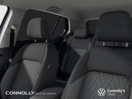 2026 Volkswagen Golf EDITION 75 MHEV 1.5 eTSI 116HP €39,945 thumbnail