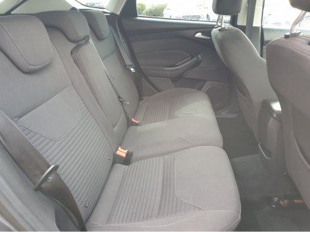 2016 Ford Focus - thumbnail 10