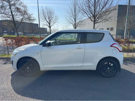 2014 Suzuki Swift - thumbnail 2
