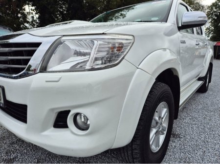 2014 Toyota Hilux - thumbnail 2