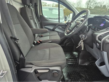 2015 Ford Transit Custom 100PS 270 SWB L4 LR 4DR €9,950 thumbnail