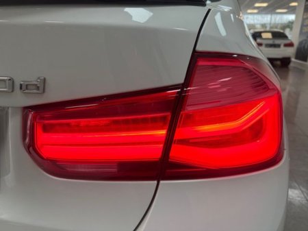 2015 BMW 3 Series - thumbnail 19