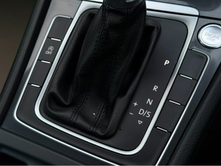 2017 Volkswagen Golf 172 REG NEW MODEL MK7.5 SAT NAV PACK PRIVACY GLASS-REVERSE CAMERA - NAVIGATION - CARPLAY - ANDROID AUTO - DISCOVER PRO €16,450 thumbnail