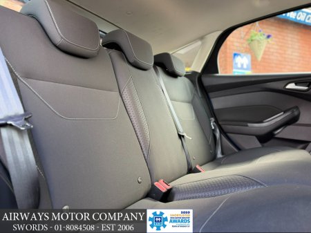 2016 Ford Focus - thumbnail 14