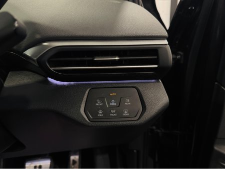 2021 Volkswagen ID.4 PRO 150 KW 1ST MAX 20 5DR AUTO €25,899 thumbnail