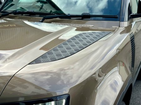 2023 Land Rover Defender - thumbnail 4