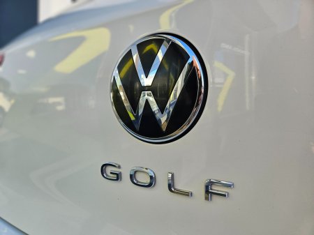 2022 Volkswagen Golf 2.0 TDI 115HP Life €24,950 thumbnail