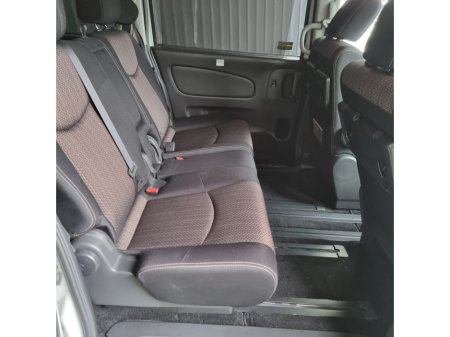 2014 Nissan Serena - thumbnail 15