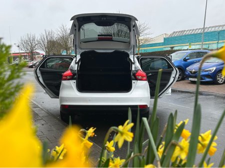 2017 Ford Focus - thumbnail 21