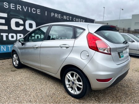 2015 Ford Fiesta - thumbnail 4