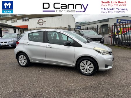 2012 Toyota Yaris - thumbnail 4