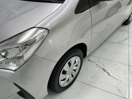 2019 Toyota Yaris - thumbnail 11