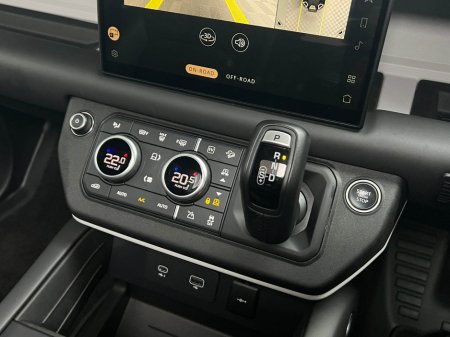 2024 Land Rover Defender HSE X-DYNAMIC P400E €87,990 thumbnail