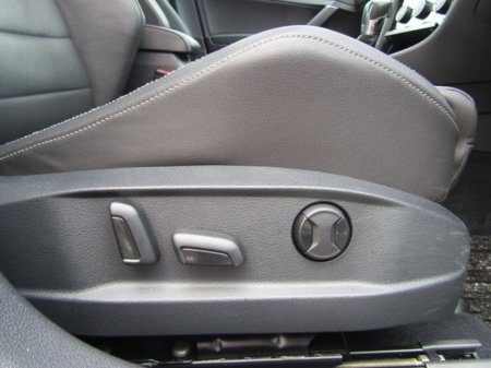 2015 Volkswagen Golf GOLF R ESTATE AWD 5DR Auto €21,950 thumbnail