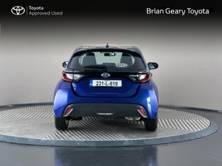 2023 Toyota Yaris HYBRID LUNA €23,950 thumbnail