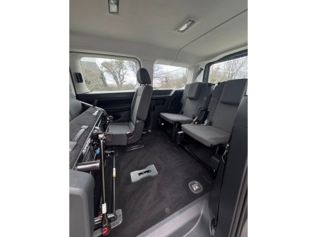 2025 Volkswagen Caddy Maxi Life LIFE TDI 122BHP A7F 5DR A €42,500 thumbnail