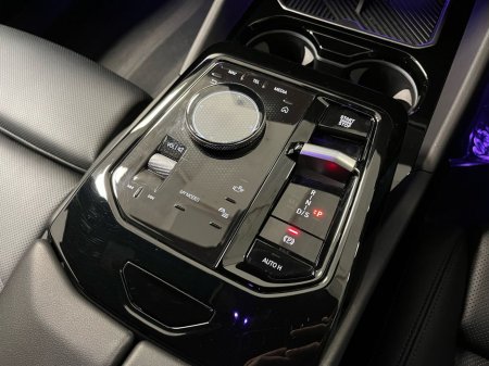 2024 BMW 5 Series - thumbnail 4