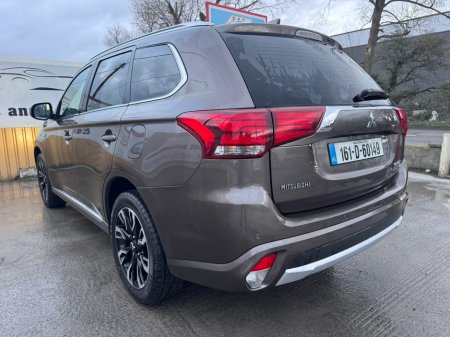 2016 Mitsubishi Outlander - thumbnail 17