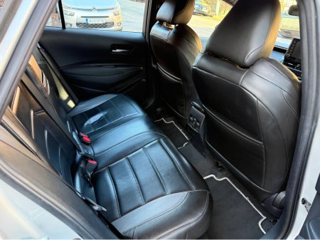 2022 Toyota Corolla 1.8 Hybrid Luna, New Nct 01/2028, Full Service History (16 Stamps!), Reversing Camera, Bluetooth, Cruise Control, Lane Assist, A/C, Alloys, Parking Sensors, 5 Door, Finance Available, Service Included €15,750 thumbnail