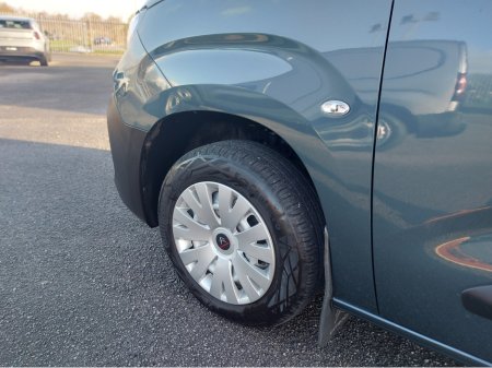 2025 Citroen Berlingo LX PLUS BLUEHDI 100 MWB 650KG €26,500 thumbnail