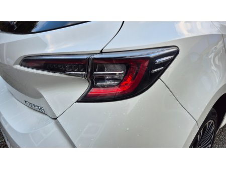 2019 Toyota Corolla HYBRID LUNA SPORT HB 4DR €18,950 thumbnail