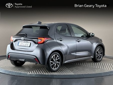 2023 Toyota Yaris HYBRID LUNA SPORT €24,950 thumbnail