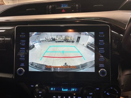 2022 Toyota Hilux 2.4 SR5 DOUBLE CAB 4DR €38,500 thumbnail