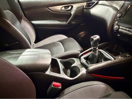 2019 Nissan Qashqai 1.5 SV PREMIUM MY19 4DR €16,940 thumbnail