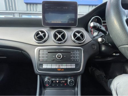 2017 Mercedes-Benz GLA Class 200 D SPORT PREMIUM + AUTO 5DR €17,950 thumbnail