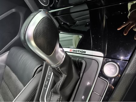 2018 Volkswagen Golf Golf R//Low kms €29,950 thumbnail