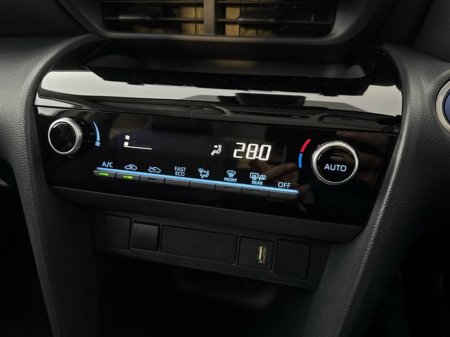 2023 Toyota Yaris Cross HYBRID LUNA €27,950 thumbnail