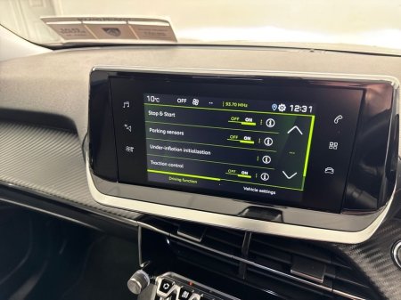 2021 Peugeot 2008 - thumbnail 21