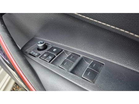 2019 Toyota Corolla HYBRID LUNA SPORT HB 4DR €18,950 thumbnail