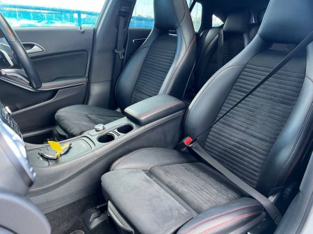 2015 Mercedes-Benz CLA Class CLA180 SHOOTING BRAKE AMG-LINE 1.6 AUTO // PANORAMIC SUNROOF // FULL SERVICE HISTORY // €18,950 thumbnail