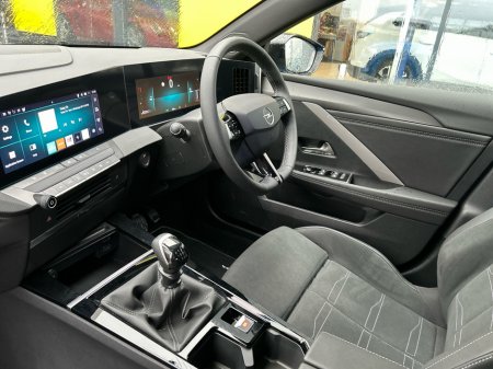 2026 Opel Astra HATCH-GS-1.2 130PS-PETRO thumbnail