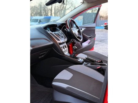 2014 Ford Focus - thumbnail 26