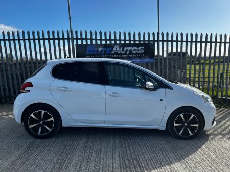 2018 Peugeot 208 - thumbnail 5