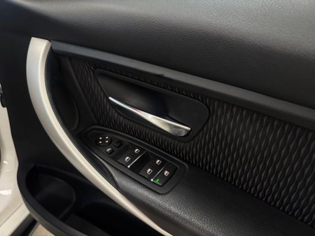 2018 BMW 3 Series - thumbnail 12