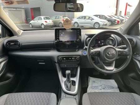 2023 Toyota Yaris YARIS HYBRID LUNA SPORT €24,950 thumbnail