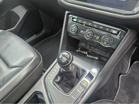 2020 Volkswagen Tiguan HIGHLINE 2.0 TDI MANUAL 6SPEED FWD 150HP 5DR €27,950 thumbnail