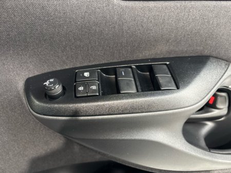 2024 Toyota Yaris HYBRID 1.5 LUNA 115HP €23,950