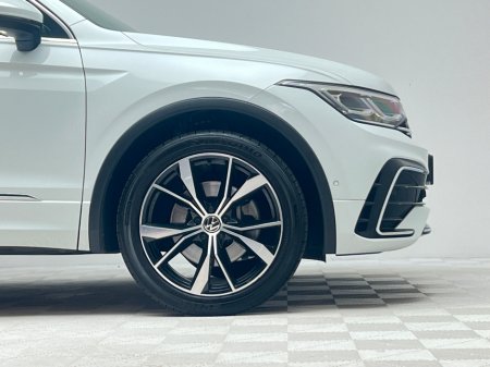 2023 Volkswagen Tiguan R-LINE 1.4 TSI PHEV DSG €36,990 thumbnail