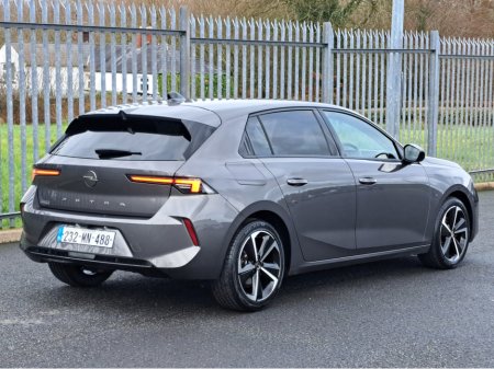 2023 Opel Astra - view 4