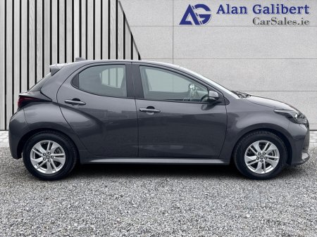 2023 Toyota Yaris 1.5 HYBRID LUNA  AUTO €18,995 thumbnail