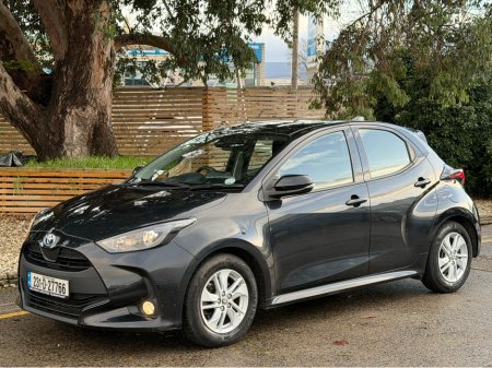 2023 Toyota Yaris 1.5 HYBRID..REAR CAMERA..APPLE CARPLAY €16,900