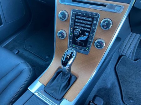 2017 Volvo XC60 D4 CLASSIC 2.0 D // OPENING PAN ROOF // LEATHER HEATED SEATS // REVERSE CAMERA €24,950 thumbnail