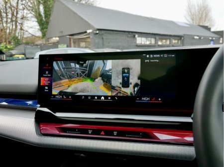 2025 BMW 5 Series - thumbnail 28