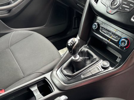 2017 Ford Focus - thumbnail 9