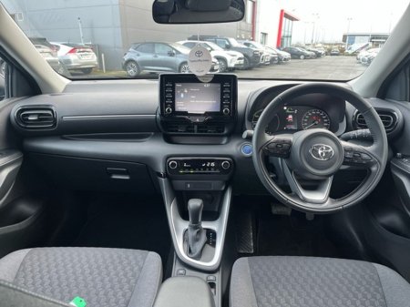 2023 Toyota Yaris YARIS LUNA HYBRID €23,950 thumbnail