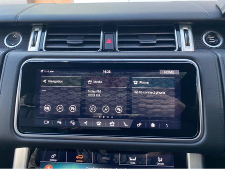 2020 Land Rover Range Rover RANGE ROVER P400e AUTOBIOGRAPHY €53,995 thumbnail